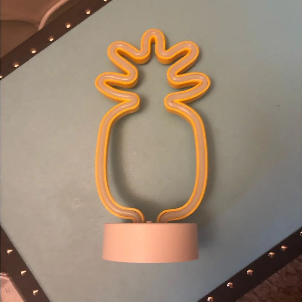 Neon Pineapple Light - Yellow